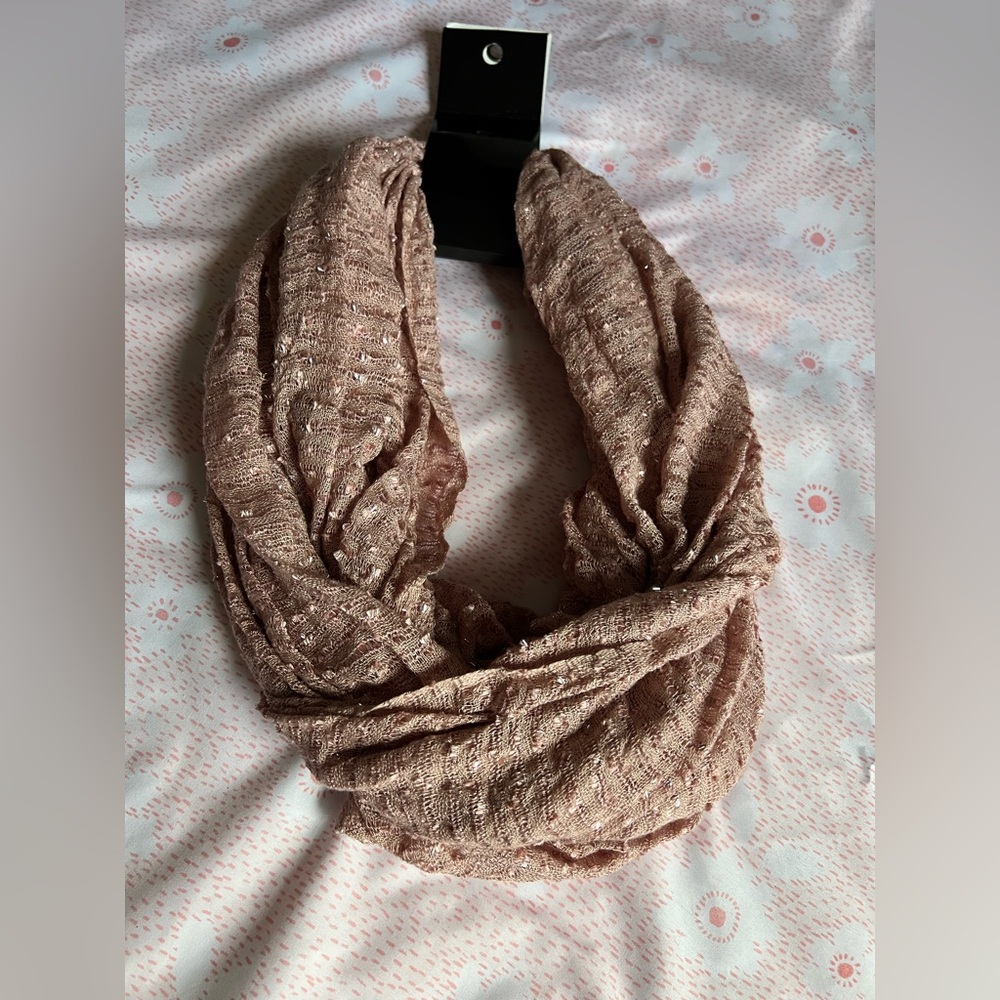 NWT Infinity Scarf Blush Pink Metallic Woven Shimmer One Size - Picture 4 of 5